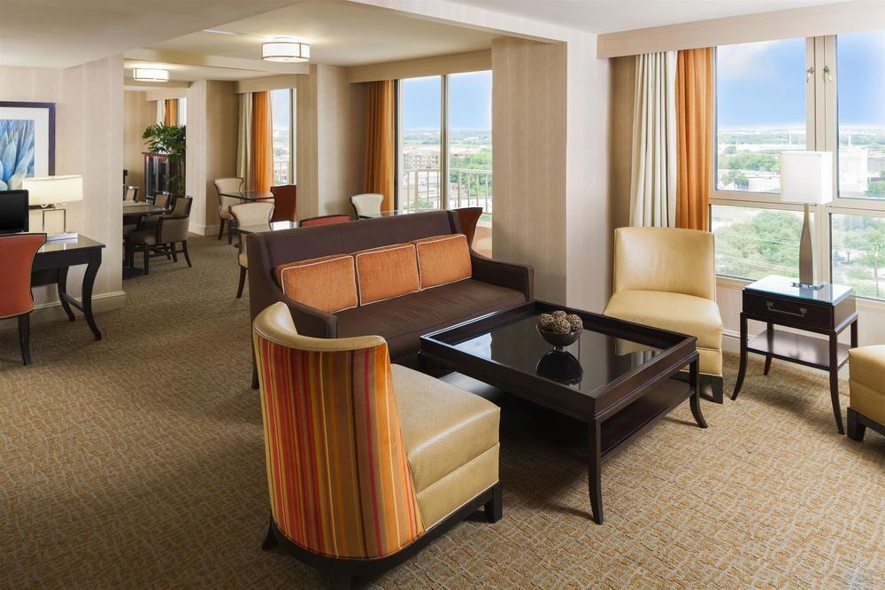 Sheraton Suites Market Center Даллас Екстер'єр фото