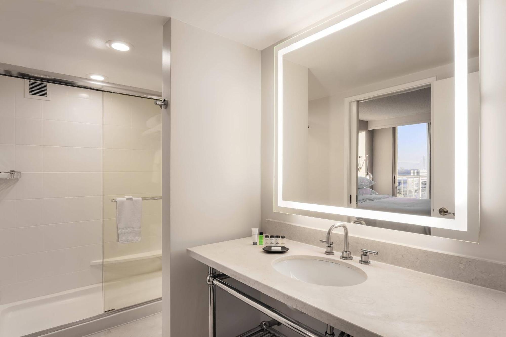 Sheraton Suites Market Center Даллас Екстер'єр фото