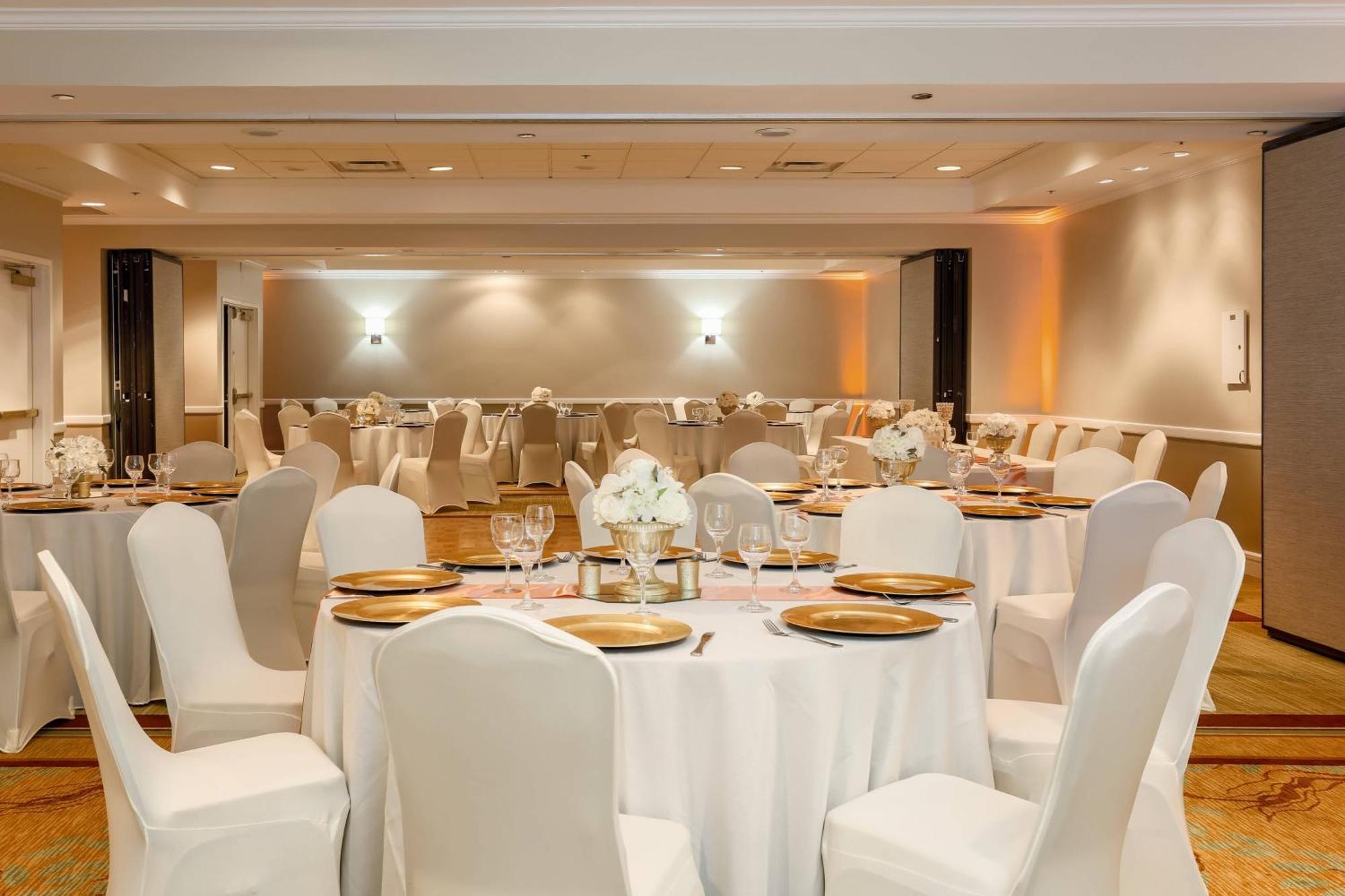 Sheraton Suites Market Center Даллас Екстер'єр фото