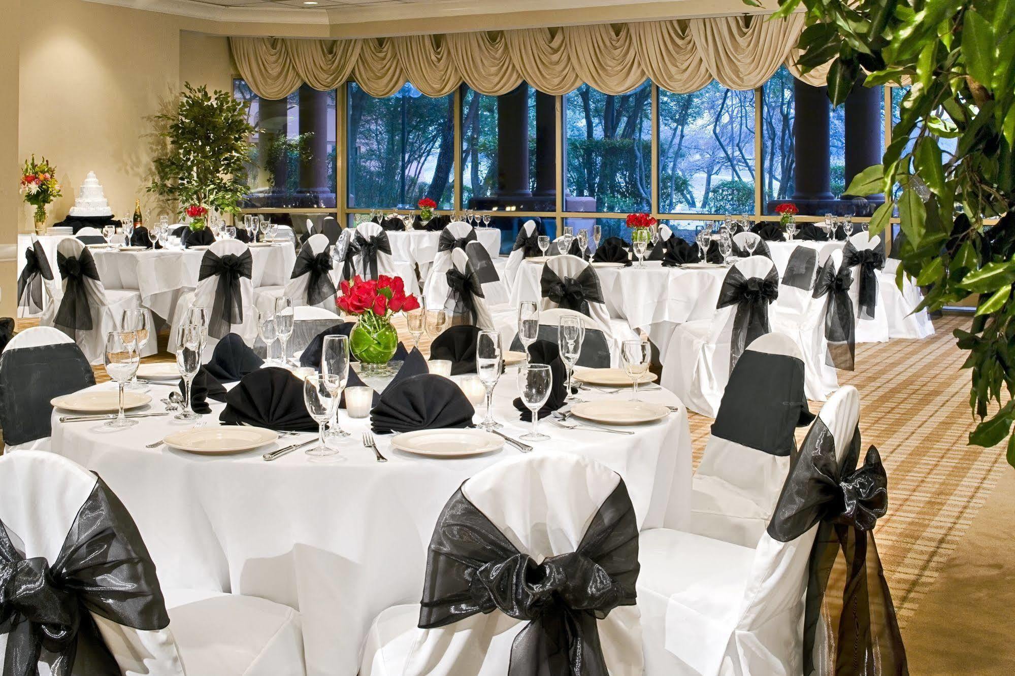 Sheraton Suites Market Center Даллас Екстер'єр фото